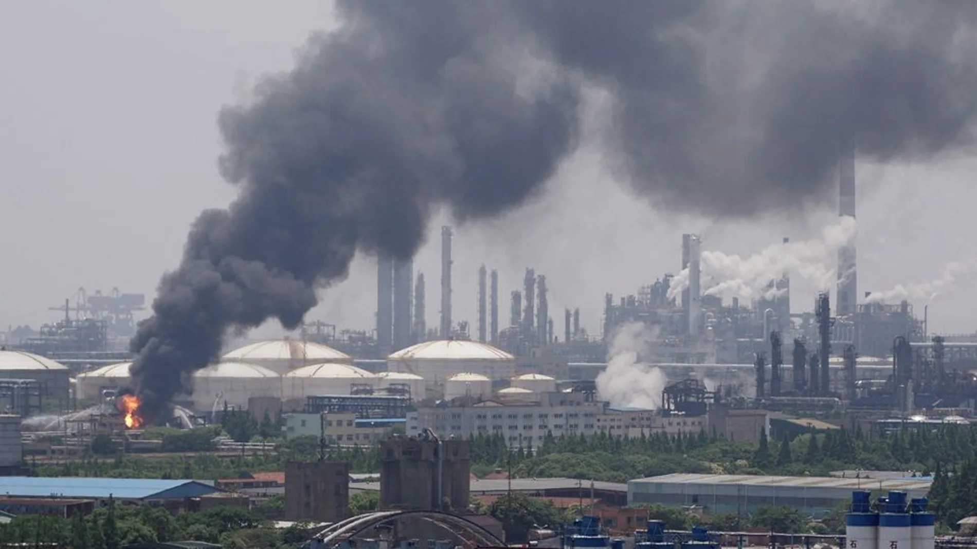 Incendio en el Departamento Químico y Petroquímico de Sinopec en Shanghái.