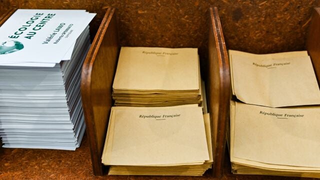 Papeletas y sobres de las elecciones legislativas francesas