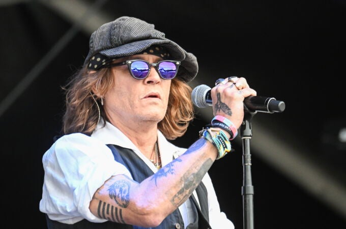 Johnny Depp sobre el escenario de Helsinki Blues Festival, en Finlandia