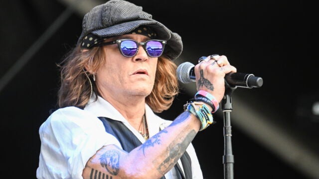 Johnny Depp sobre el escenario de Helsinki Blues Festival, en Finlandia