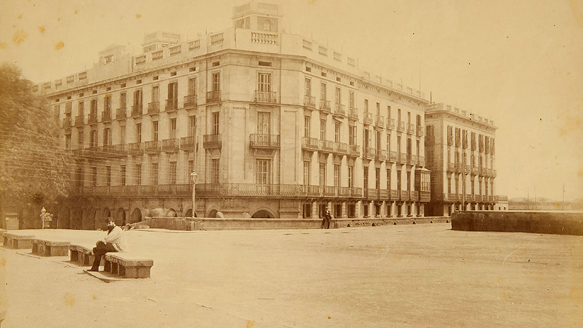 La muestra está realizada a partir de los fondos del Arxiu