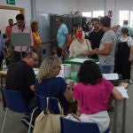 Andaluces ejerciendo su derecho al voto el pasado 19-J