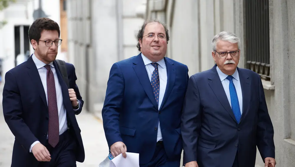 El diputado del PP Alberto Casero llega al Tribunal Supremo para prestar declaración voluntaria sobre las adjudicaciones irregulares de cinco contratos públicos cuando era alcalde de Trujillo (Cáceres), este lunes en Madrid