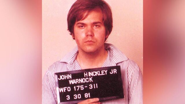 John Hinckley en su ficha policial del FBI