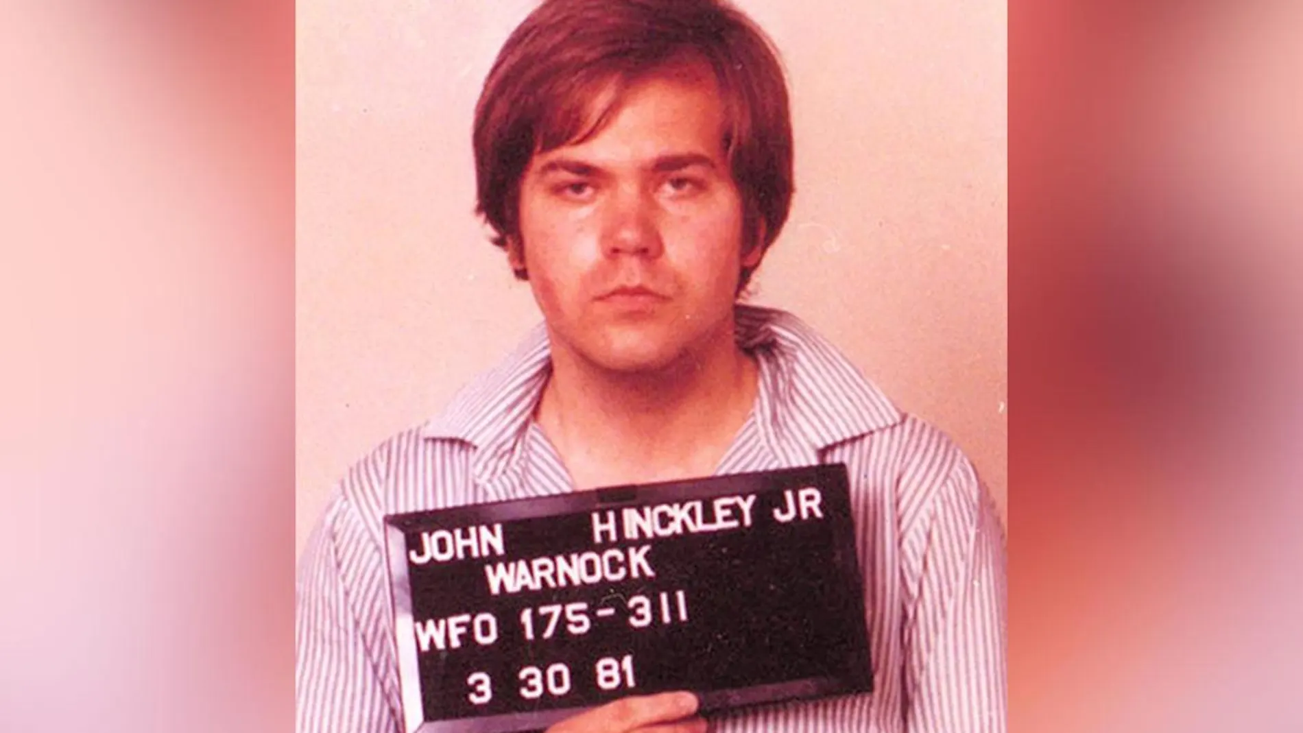 John Hinckley en su ficha policial del FBI