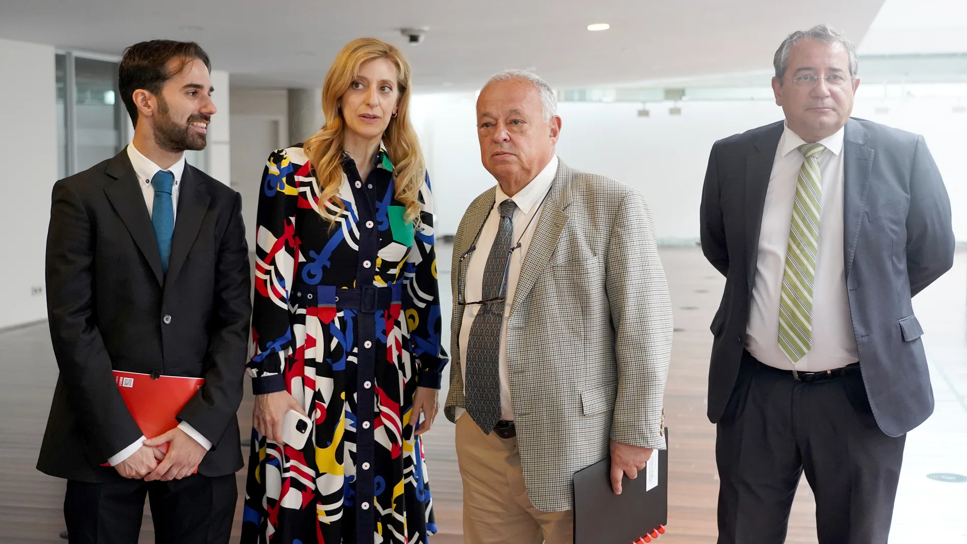 El consejero de Cultura, Turismo y Deporte, Gonzalo Santonja, presenta la temporada 2022-2023 de la Orquesta Sinfónica de Castilla y León, junto a Mar Sancho, viceconsejera de Acción Cultural, y el gerente de la Oscyl, Jesús Herrera
