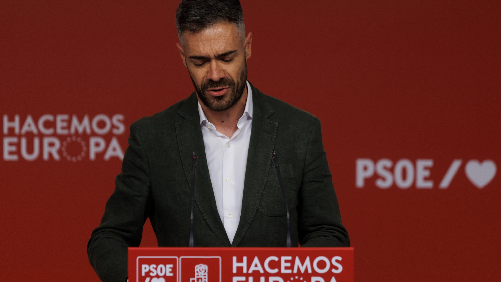 El portavoz de la Comisión Ejecutiva Federal del PSOE, Felipe Sicilia, durante una comparecencia. EFE/Sergio Pérez