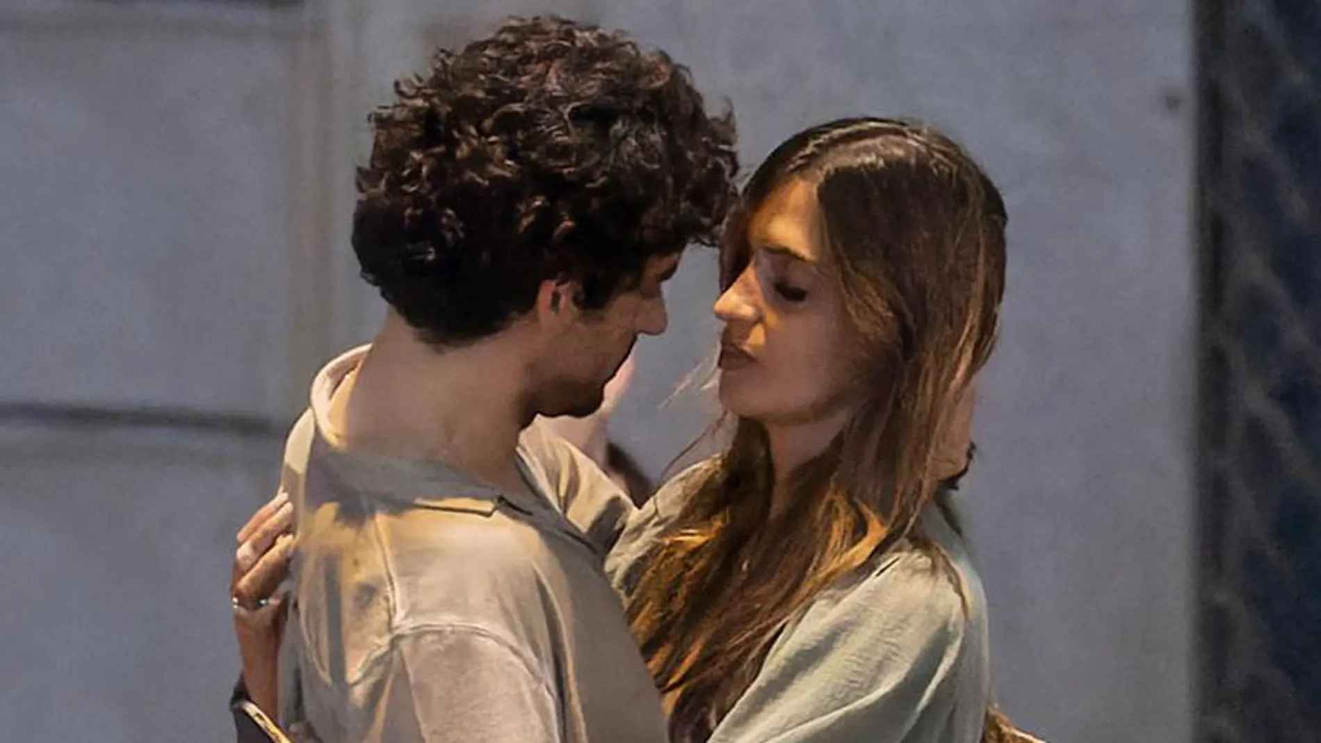 Sara Carbonero y Nacho Taboada se besan en la portada de la revista '¡Hola!'