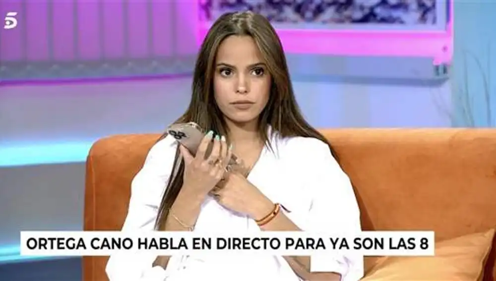 Gloria Camila, atónita ante la llamada de su padre en 'Ya son las ocho'