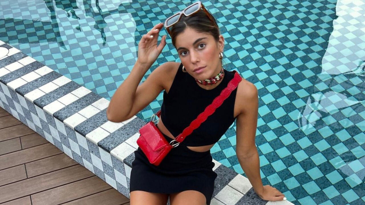 Vas a olvidarte de todas las de tacón cuando veas las alpargatas joya 'made in Spain' que ya lleva Sara Baceiredo