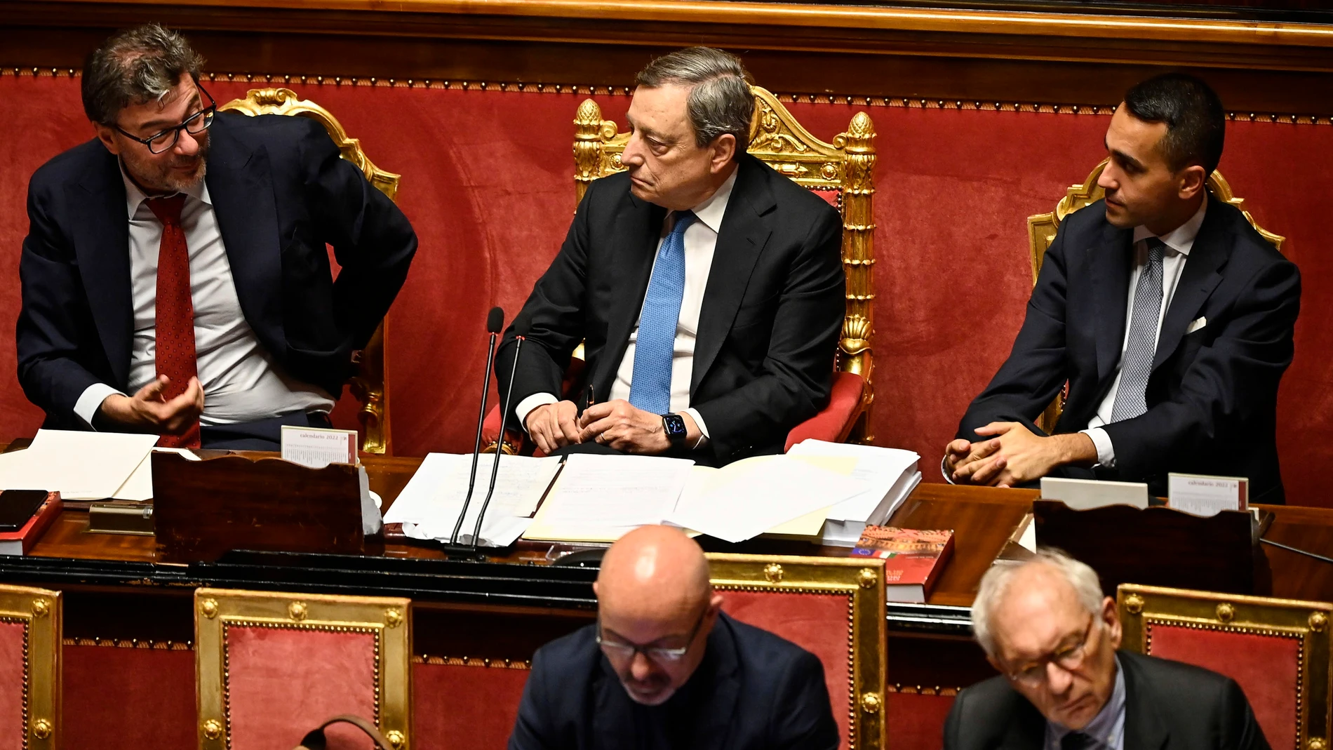 El ministro de Exteriores italiano, Luigi Di Maio, junto a Mario Draghi en el Parlamento