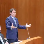 Fernández Mañueco interviene en las Cortes en presencia de García-Gallardo