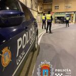 Vehículo y agentes de la Policía Local de Murcia