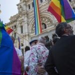 El Ayuntamiento de Madrid, con la bandera del arcoiris, en tiempos de Manuela Carmena