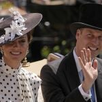 Los duques de Cambridge en Ascott. (AP Photo/Alastair Grant)