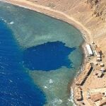 Imagen aérea del agujero azul "Blue Hole" egipcio