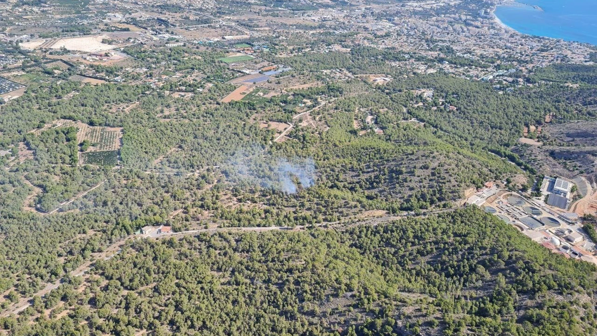 Controlado un incendio forestal en Serra Gelada en Benidorm