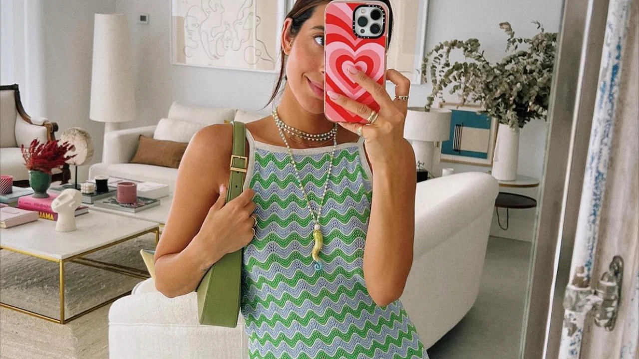 Nuestra compra de rebajas va a ser este vestido midi con lúrex de Mango que María Fernández-Rubíes sabe que podemos llevar a la 'ofi' o a celebrar la verbena de San Juan Nuestra compra de rebajas va a ser este vestido midi con lúrex de Mango que María Fernández-Rubíes sabe que podemos llevar a la 'ofi' o a celebrar la verbena de San Juan