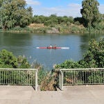 Esta es la zona de la dársena del Guadalquivir donde en la noche del lunes fue encontrado el cadáver