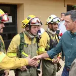 Pedro Sánchez visita las zonas afectadas por el incendio de la Sierra de la Culebra