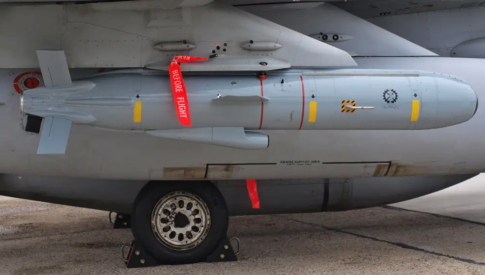 Misil Delilah bajo el ala de un F-16I israelí.