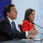 El ministro de Asuntos Exteriores, Unión Europea y Cooperación, José Manuel Albares, y la ministra de Defensa, Margarita Robles