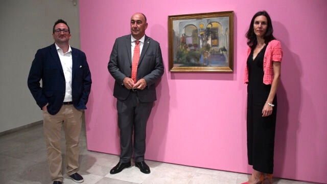 De I a D: El presidente de la Fundación Harriet y Esteban Vicente, Andrew Stein; el presidente de la Diputación de Segovia, Miguel Ángel de Vicente; y la directora-conservadora del Museo de Arte Contemporáneo Esteban Vicente; presentan la exposición ‘A la luz del Jardín. Sorolla – Vicente’
