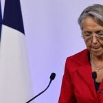 La socialdemócrata Élisabeth Borne fue confirmada el lunes como primera ministra francesa