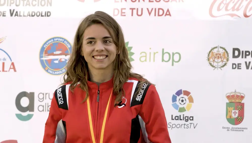Raquel Martín piloto salmantina, campeona de España de vuelo acrobático en la categoría &quot;Deportivo&quot;