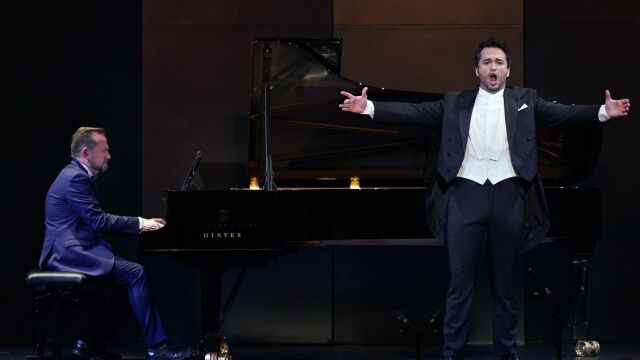 El tenor Xabier Anduaga junto a Giulio Zappa, al piano