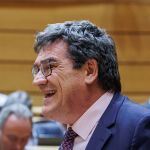 El ministro de Inclusión, Seguridad Social y Migraciones, José Luis Escrivá, interviene durante una sesión plenaria, en el Senado