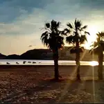 Imagen de la playa de la Almadraba de Alicante