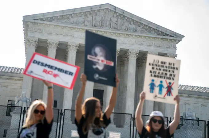 El Tribunal Supremo de Estados Unidos revoca el derecho constitucional al aborto