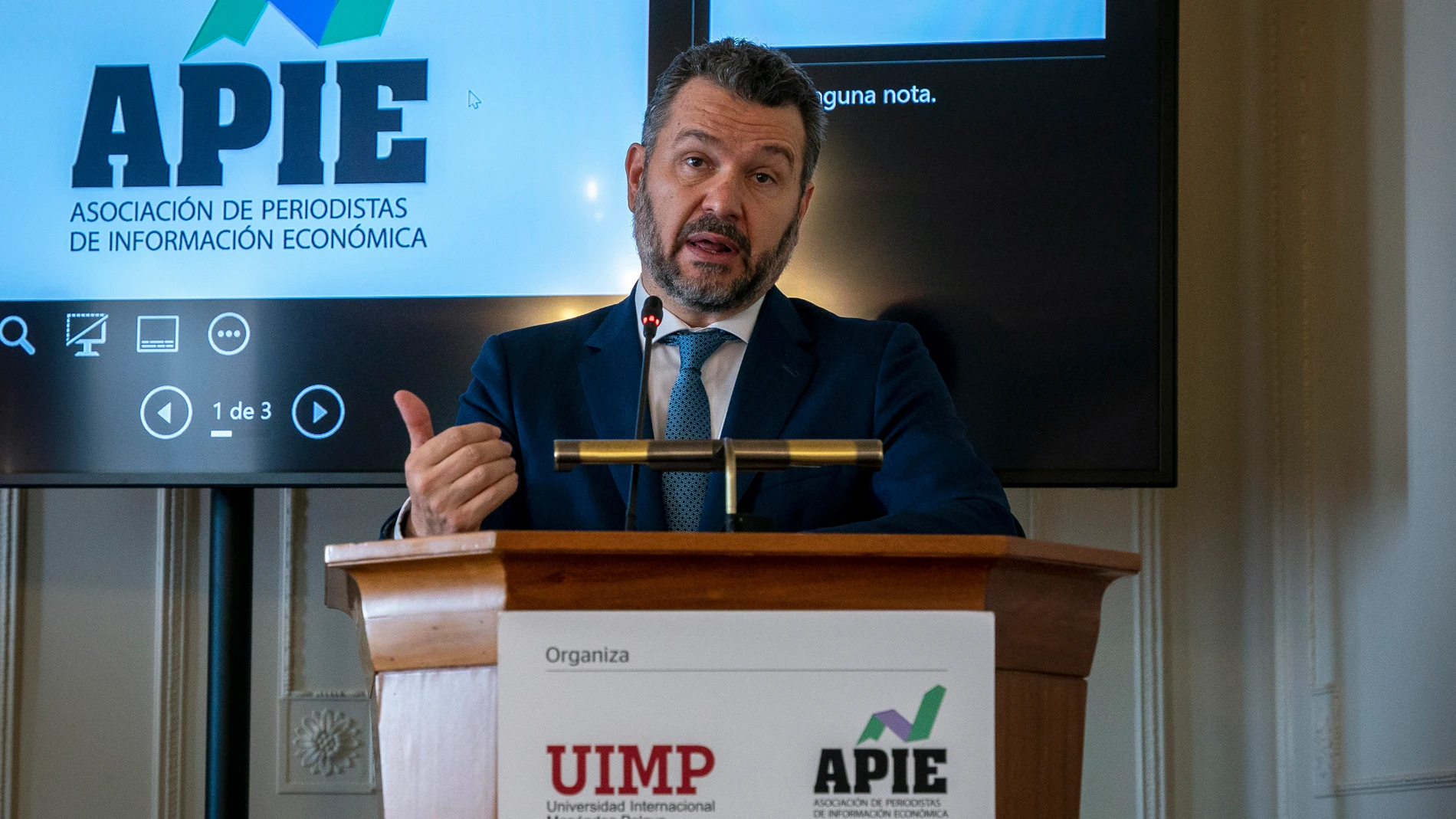 El presidente de la CNMV, Rodrigo Buenaventura, durante la clausura del curso organizado por la Asociación de Periodistas de Información Económica (APIE) en Santander