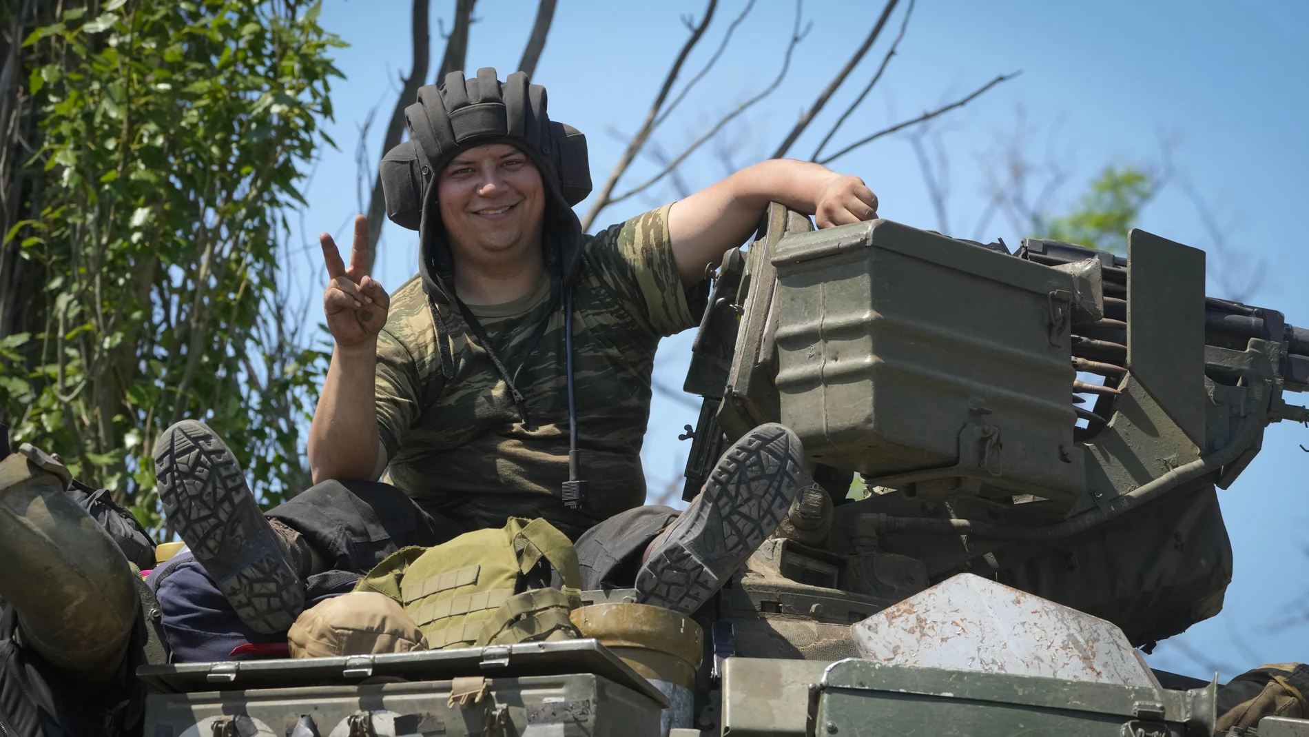 Un soldado ucraniano en un tanque en la región de Donetsk