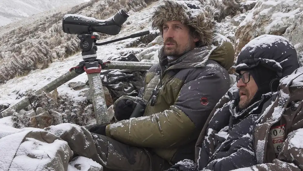 Vincent Munier y Sylvain Tesson en &quot;El leopardo de las nieves&quot;