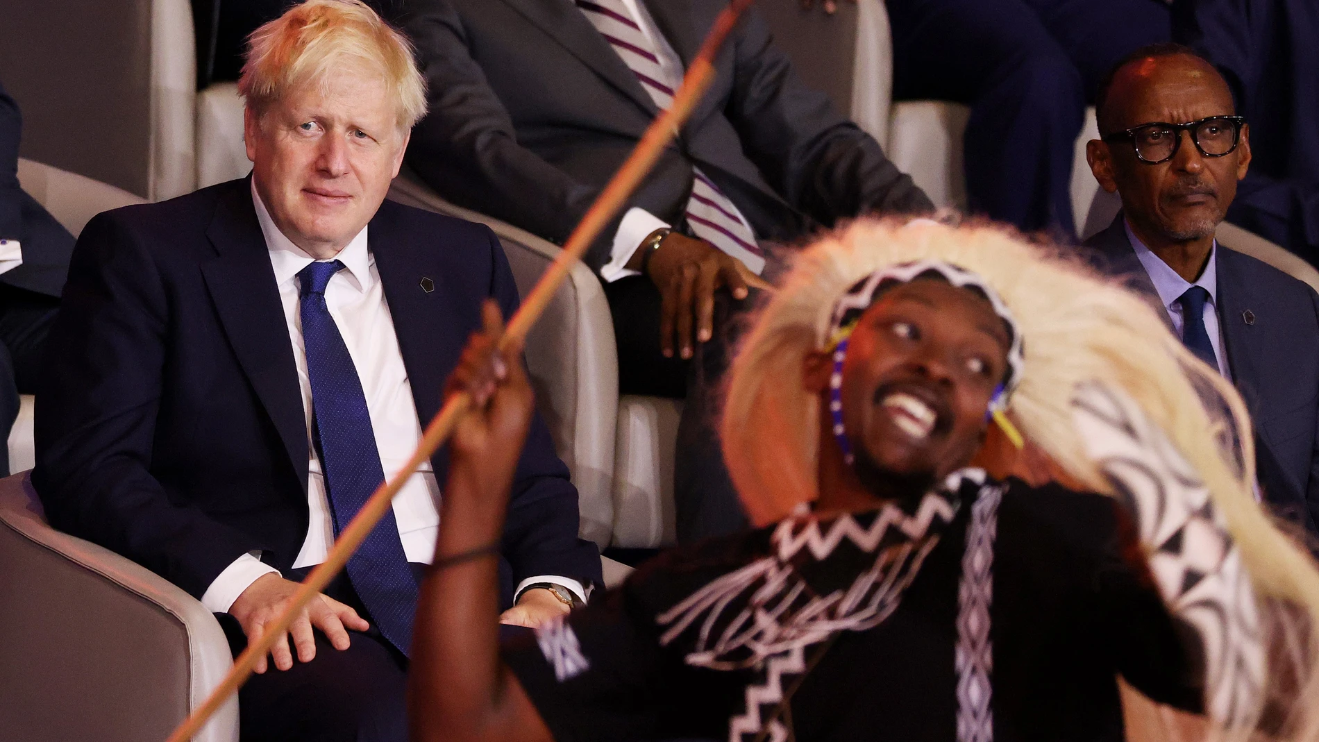 El primer ministro, Boris Johnson, atiende la ceremonia de apertura de la cumbre de la Commonwealth en Kigali