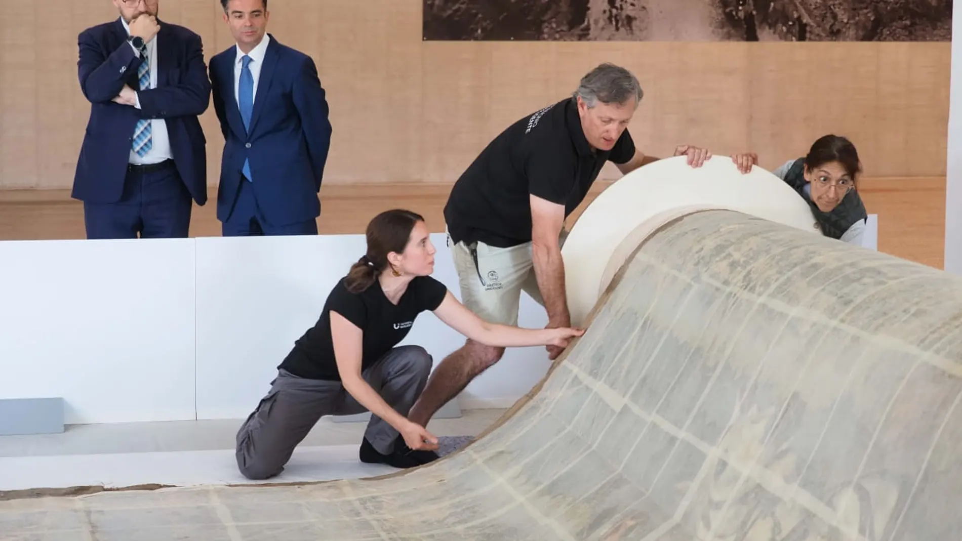 Comienza la restauración del cuadro 'Los Comuneros de Castilla', en la sede de las Cortes de Castilla y León