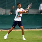 Novak Djokovic entrenando en Wimbledon