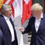 Boris Johnson con el presidente argentino Alberto Fernández