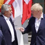 Boris Johnson con el presidente argentino Alberto Fernández