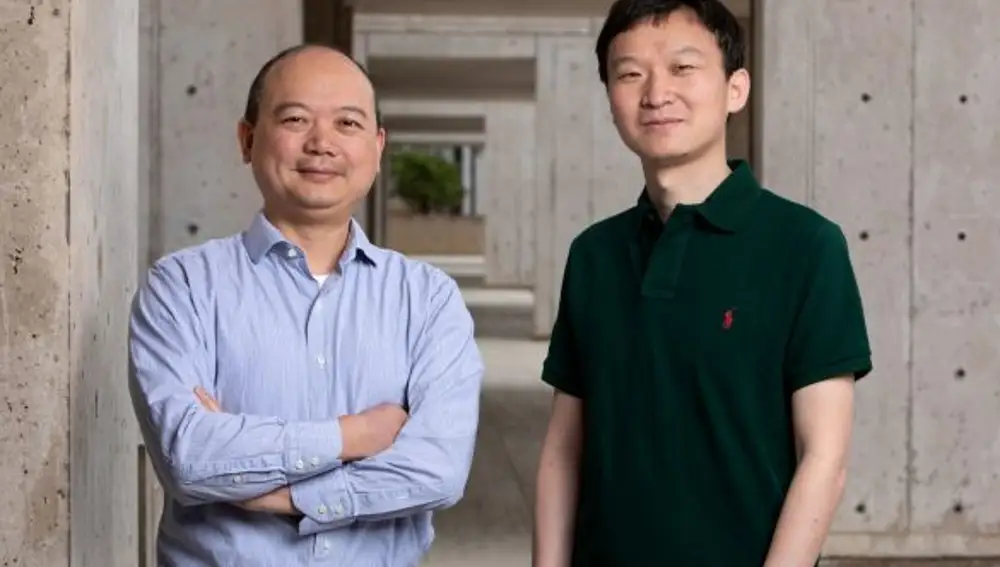 Los profesores Ye Zheng and Zhi Liu