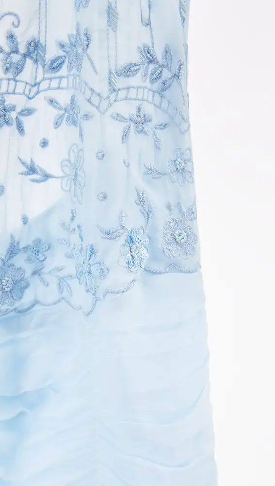 Vestido frunces bordados.
