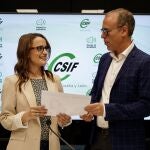 , Isabel Madruga, presidenta del sector educativo de CSIF Castilla y León y Mariano González, responsable de negociación en el sector, hacen balance del curso escolar 2021-2022 y presentan las previsiones del siguiente