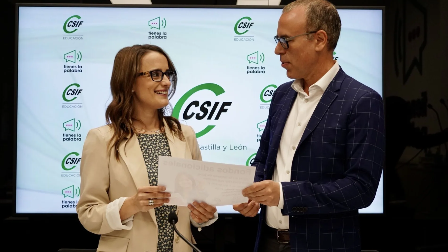 , Isabel Madruga, presidenta del sector educativo de CSIF Castilla y León y Mariano González, responsable de negociación en el sector, hacen balance del curso escolar 2021-2022 y presentan las previsiones del siguiente