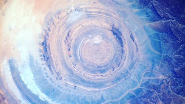 Fotografía del "Ojo del Sahara" tomada por el astronauta francés Thomas Pesquet y compartida a través de su cuenta de Instagram | Fuente: @thom_astro