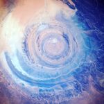 Fotografía del "Ojo del Sahara" tomada por el astronauta francés Thomas Pesquet y compartida a través de su cuenta de Instagram | Fuente: @thom_astro