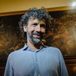 Damiano Tommasi celebra con sus seguidores la victoria en las elecciones para alcalde de Verona