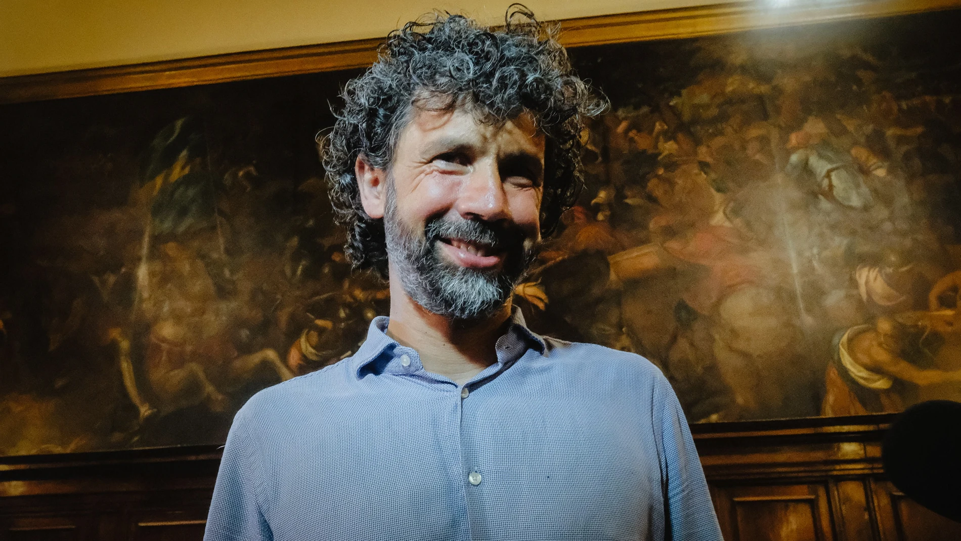 Damiano Tommasi celebra con sus seguidores la victoria en las elecciones para alcalde de Verona