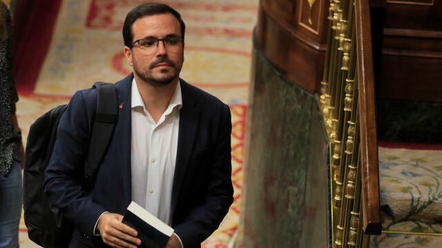 El ministro de Consumo, Alberto Garzón, tras el pleno del Congreso celebrado este martes en Madrid. EFE/Fernando Alvarado.